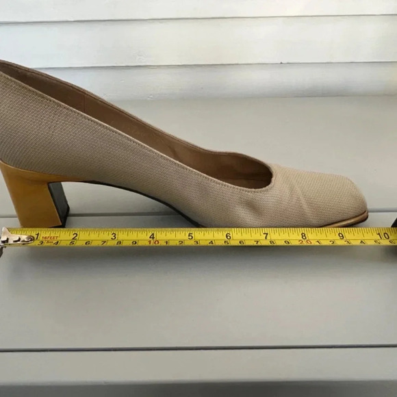 Vintage 1980/90's Stuart Weitzman Textured Square Toe Gold/Beige Pump Sz 9.5 - Picture 10 of 12